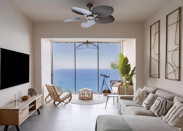 Toucan's Nest: Landing In Paradise