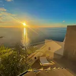 Toucan's Nest: Landing In Paradise