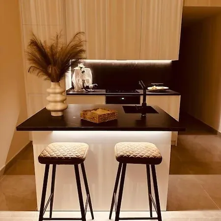 Toucan's Nest: Landing In Paradise