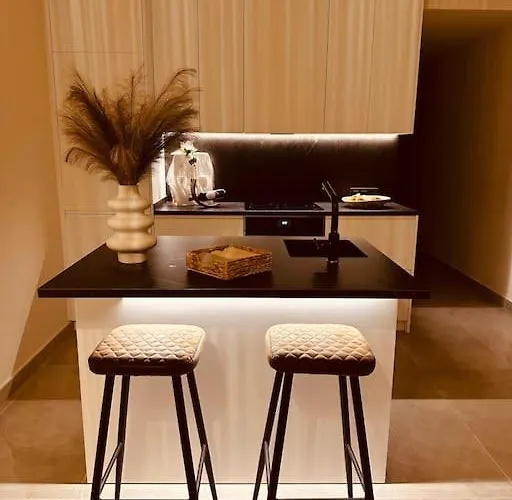 Toucan's Nest: Landing In Paradise